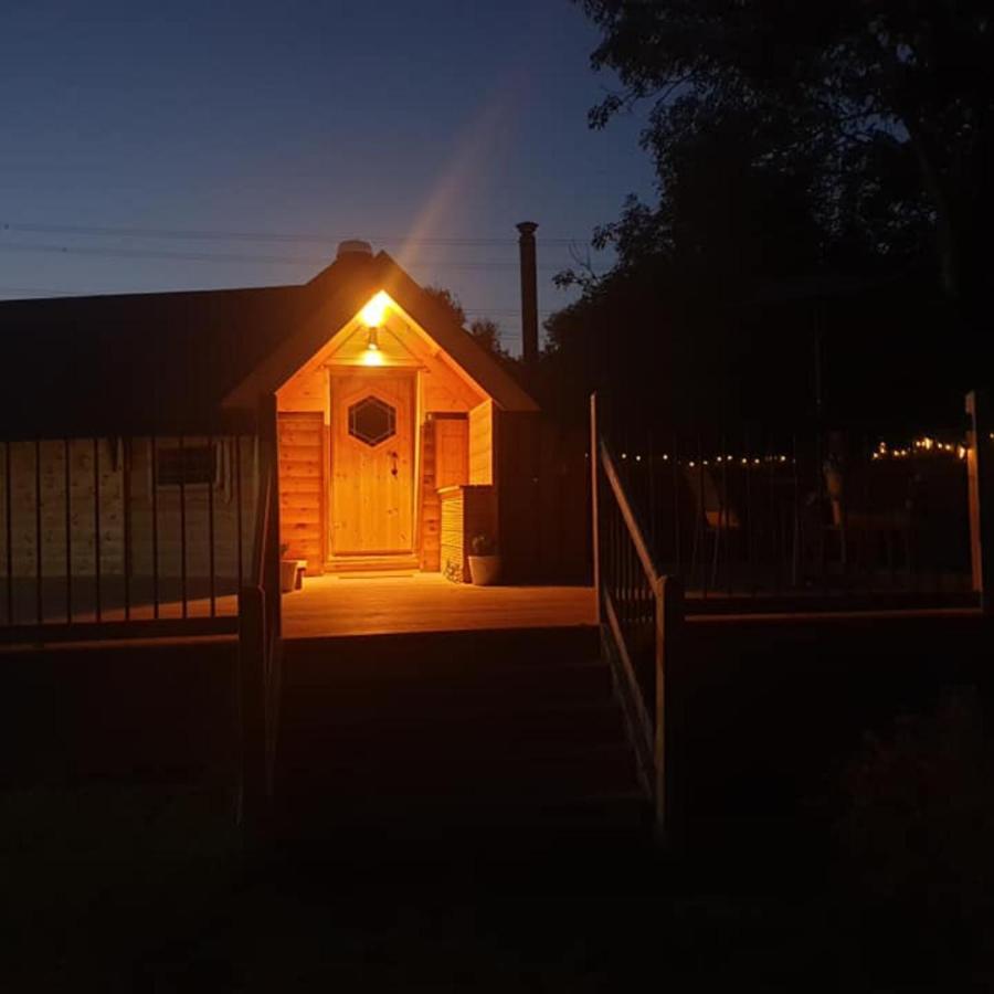 The Hive - Unique Log Cabin With Wood Burning Stove Ludchurch Exterior foto